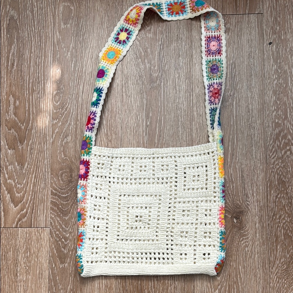 white & multicolor crochet floral knit purse/tote bag